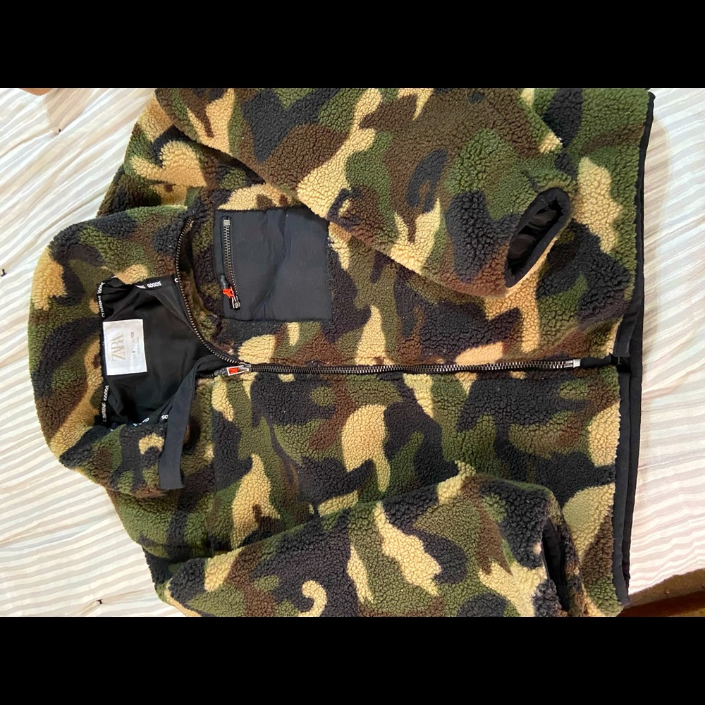 Zara Boys Camo sweater size 8